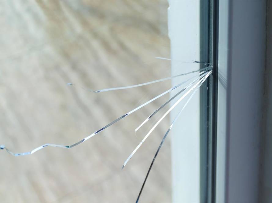 Ako-ochrániť-svoje-staré-okná-pred-praskaním---tipy-a-triky-od-odborníkov
